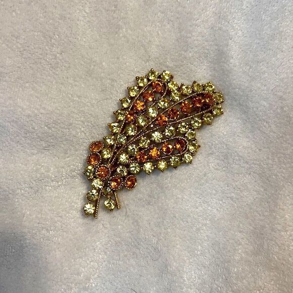 Beautiful brooch   - Picture 1 of 2